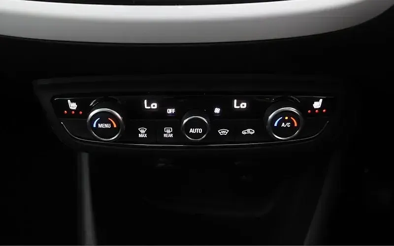 Used Vauxhall Crossland S 110 HP (80 kW) 2021 Grey SUV