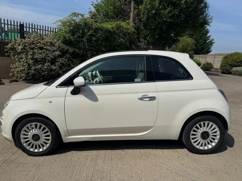 Used Fiat 500 Lounge 69 HP (50 kW) 2012 White Hatchback