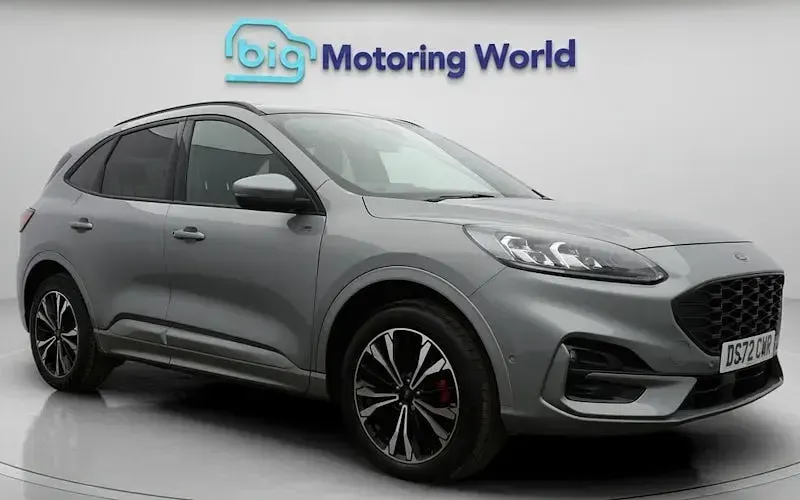 Usado Ford Kuga ST-Line X 225 HP (165 kW) 2023 Prateado SUV