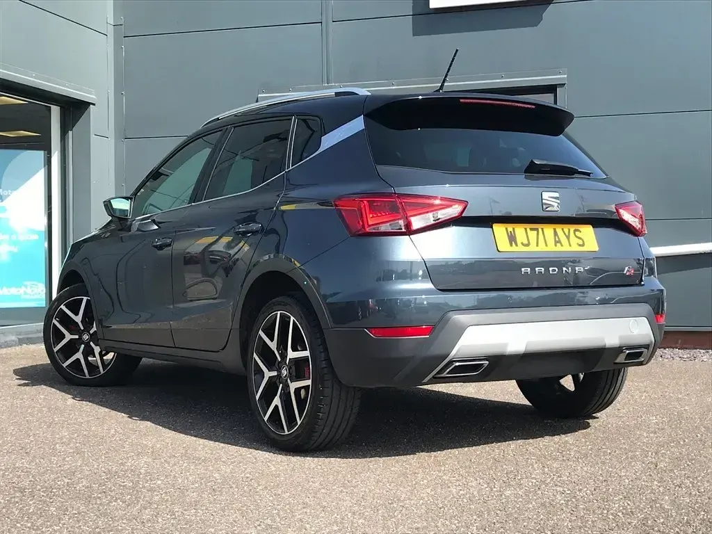 Używany Seat Arona FR 110 KM (80 kW) 2021 Szary SUV