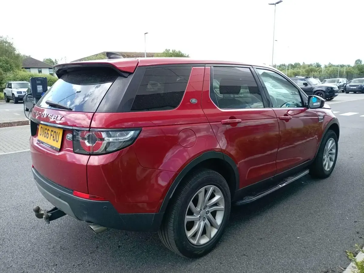 Used Land Rover Discovery Sport SE 180 HP (132 kW) 2016 Red SUV