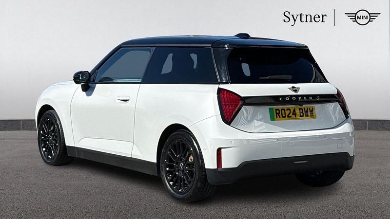 Used Mini Cooper SE Hatch 158 kW (215 HP) 2024 White Hatchback