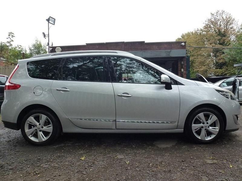 Used Renault Grand Scénic III Dynamique 2013 Silver metallic MPV