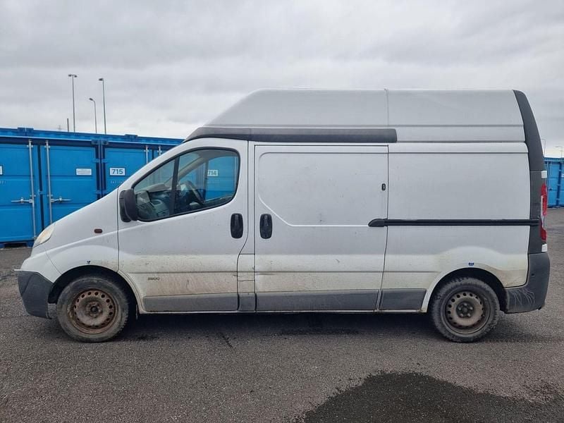 Second-hand Vauxhall Vivaro 90 CP (66 kW) 2012 Alb Monovolum