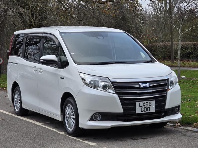 Used Toyota Noah 2016 White MPV