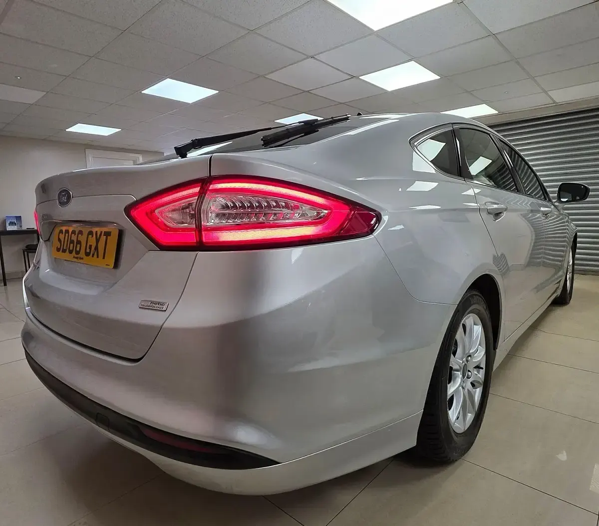 Usado Ford Mondeo Zetec 2016 Prateado Citadino