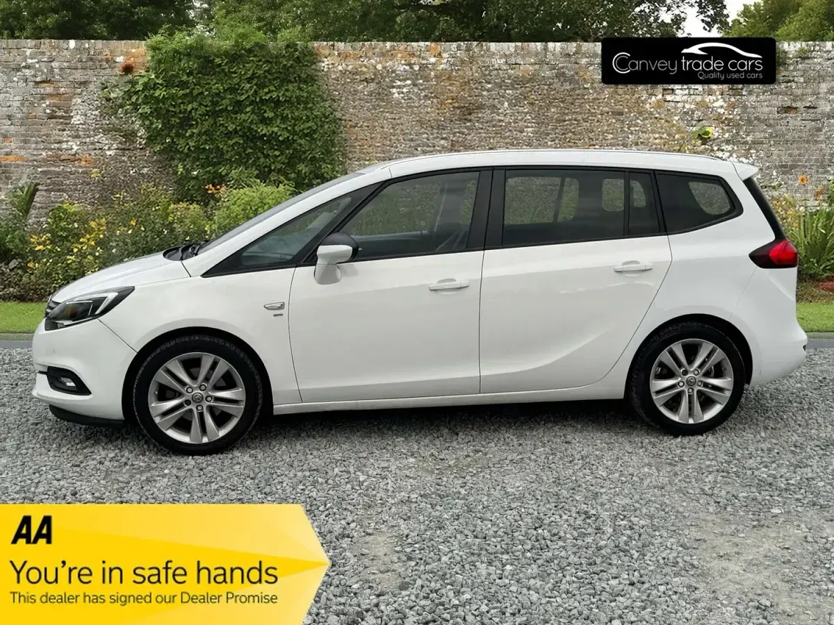 Used Vauxhall Zafira SRi 2017 White MPV