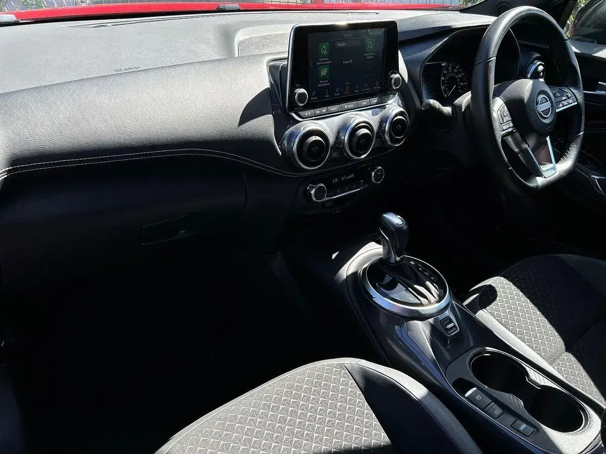 Used Nissan Juke N-Connecta 143 HP (105 kW) 2023 Red SUV