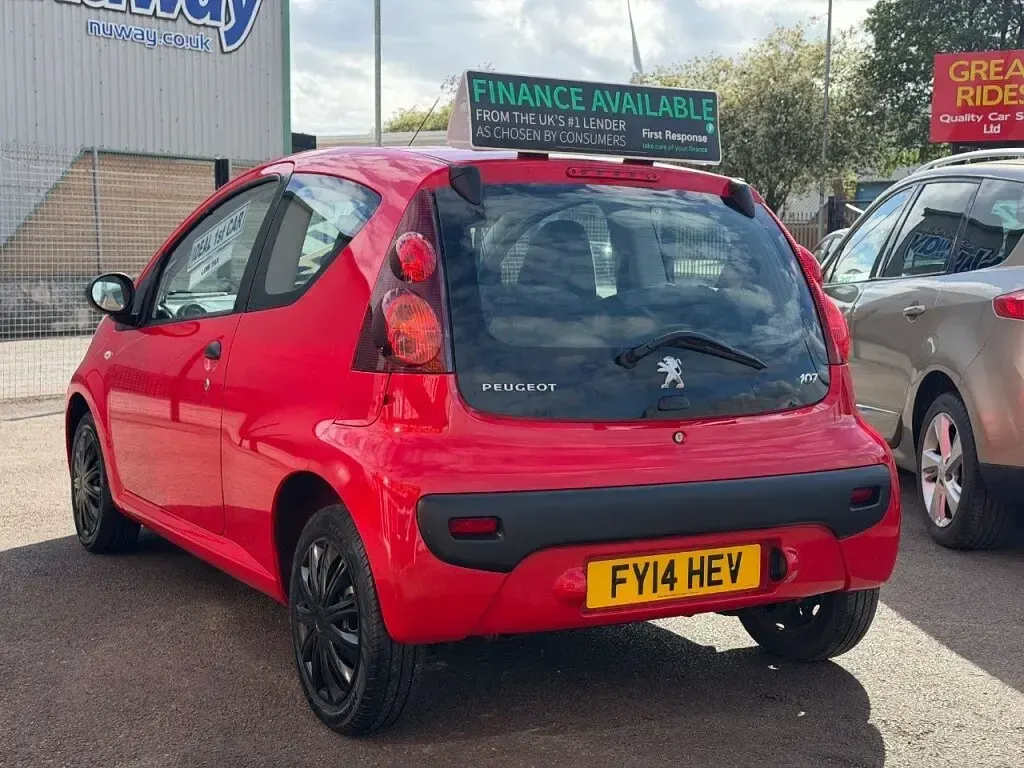 Used Peugeot 107 Access 68 HP (50 kW) 2014 Red Hatchback