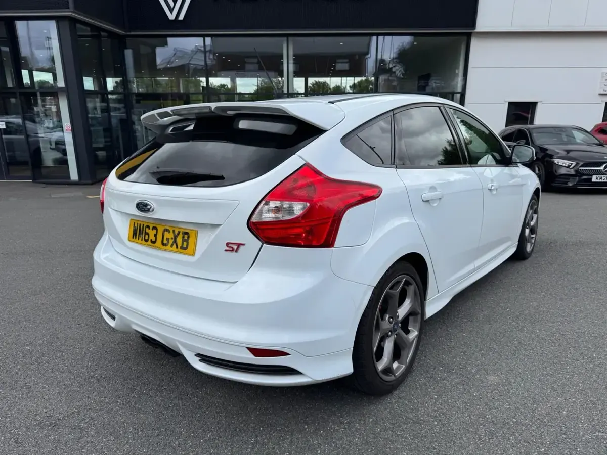 Used Ford Focus ST 2014 White Hatchback