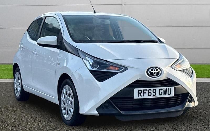 White Used 2020 Toyota Aygo X-play Hatchback | £8,499 (Good price) - Image 1/4