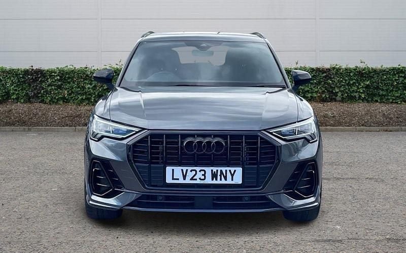 Usado Audi Q3 Black Edition 150 HP (110 kW) 2023 Cinzento SUV