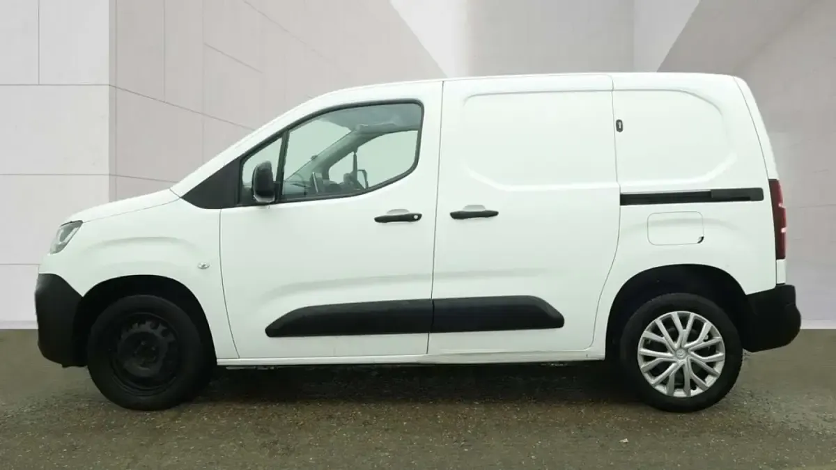 Used Citroën Berlingo 100 HP (73 kW) 2022 White MPV