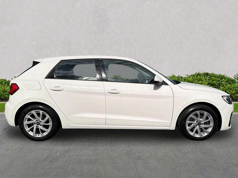 Used Audi A1 Sport 108 HP (79 kW) 2022 White SUV
