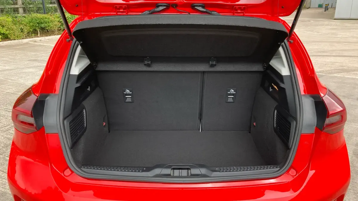 Used Ford Focus Active 120 HP (88 kW) 2022 Red Hatchback