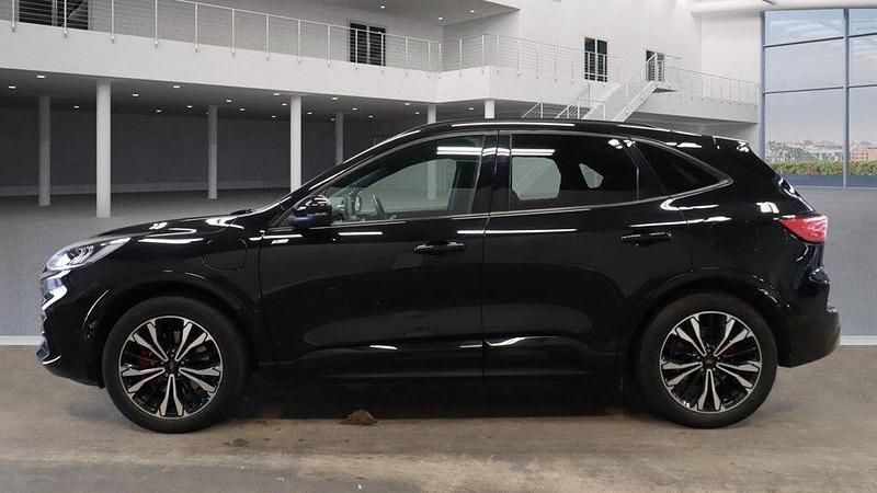 Używany Ford Kuga ST-Line X 225 KM (165 kW) 2021 Czarny SUV