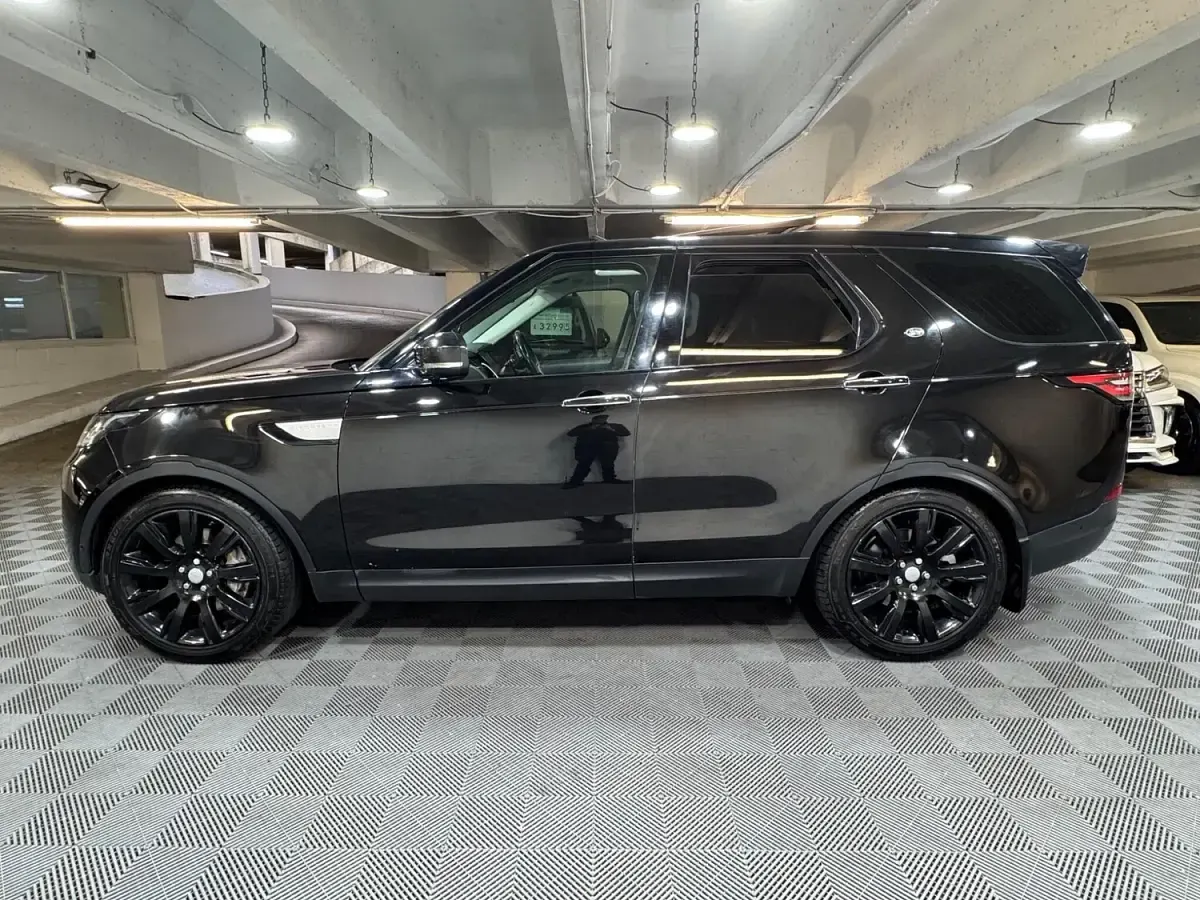 Used Land Rover Discovery 5 HSE Luxury 2020 Black SUV