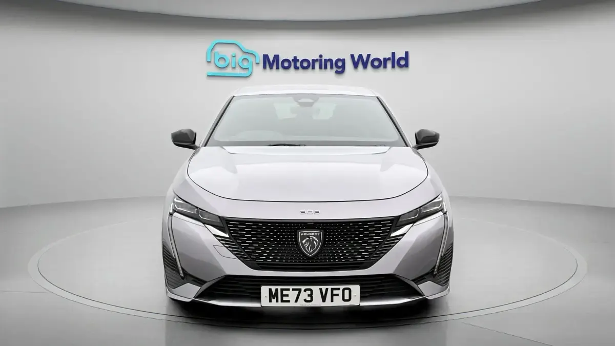 Second-hand Peugeot 308 GT 131 CP (96 kW) 2024 Gri Hatchback