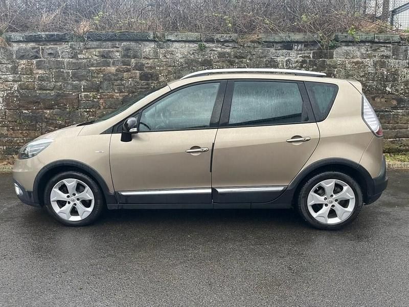 Used Renault Scénic III Dynamique 110 HP (80 kW) 2015 Beige MPV