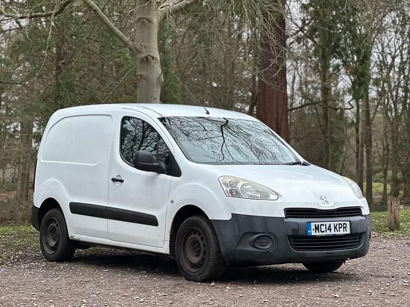 Used Peugeot Partner 90 HP (66 kW) 2014 White MPV