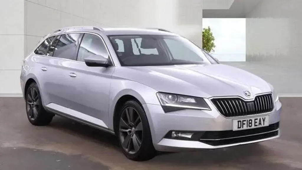 Used Skoda Superb SE L Executive 190 HP (139 kW) 2018 Silver Estate