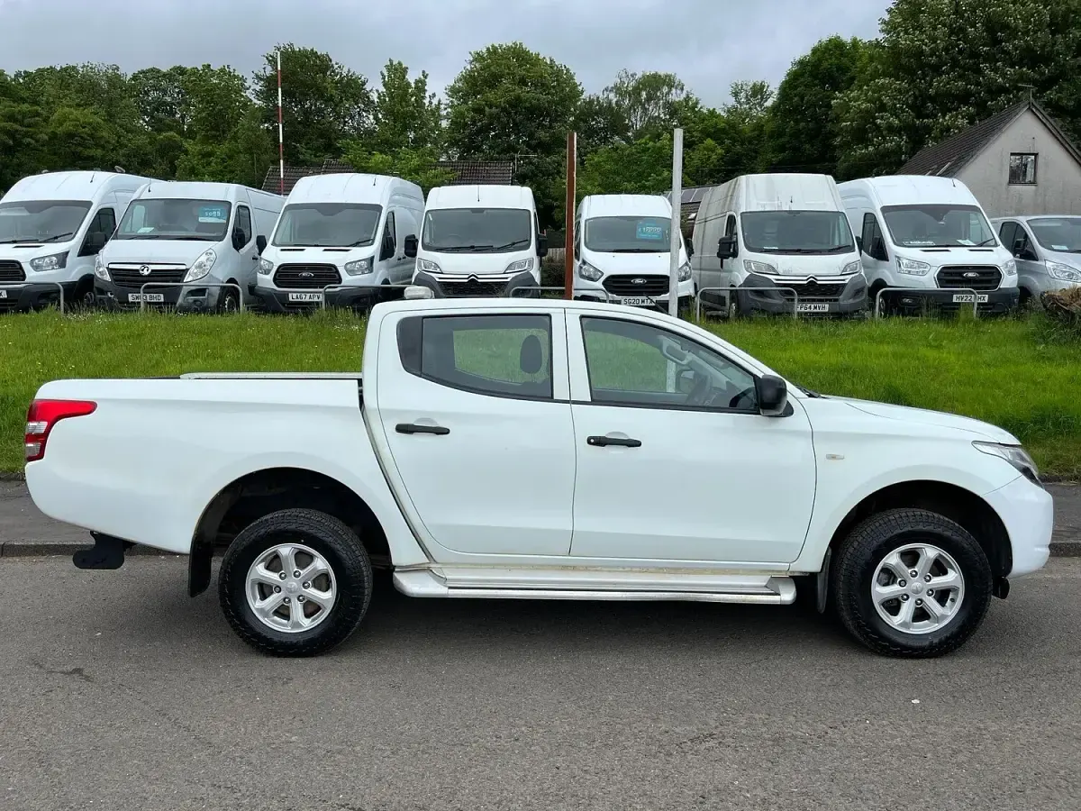 Used Mitsubishi L200 2018 White Pickup