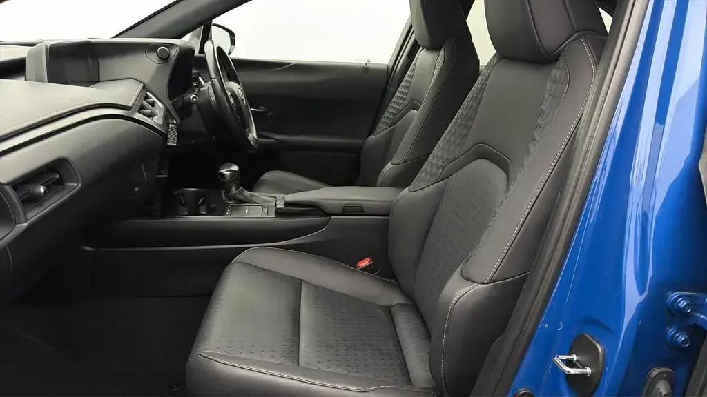 Used Lexus UX 250h 184 HP (135 kW) 2022 Blue SUV