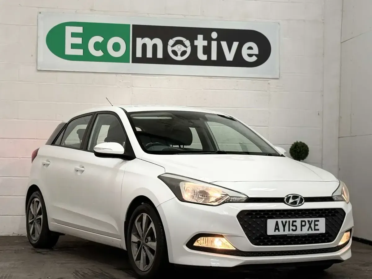 Used Hyundai i20 SE 84 HP (61 kW) 2015 White Hatchback