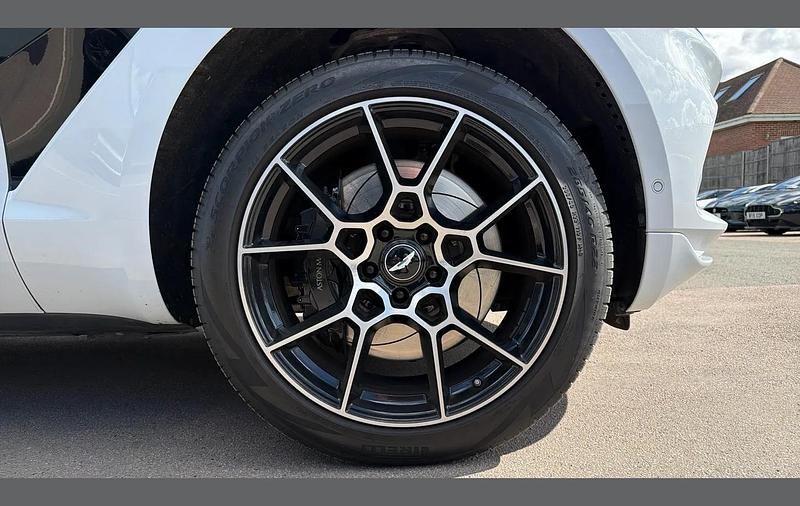 Used Aston Martin DBX 550 HP (404 kW) 2020 White SUV