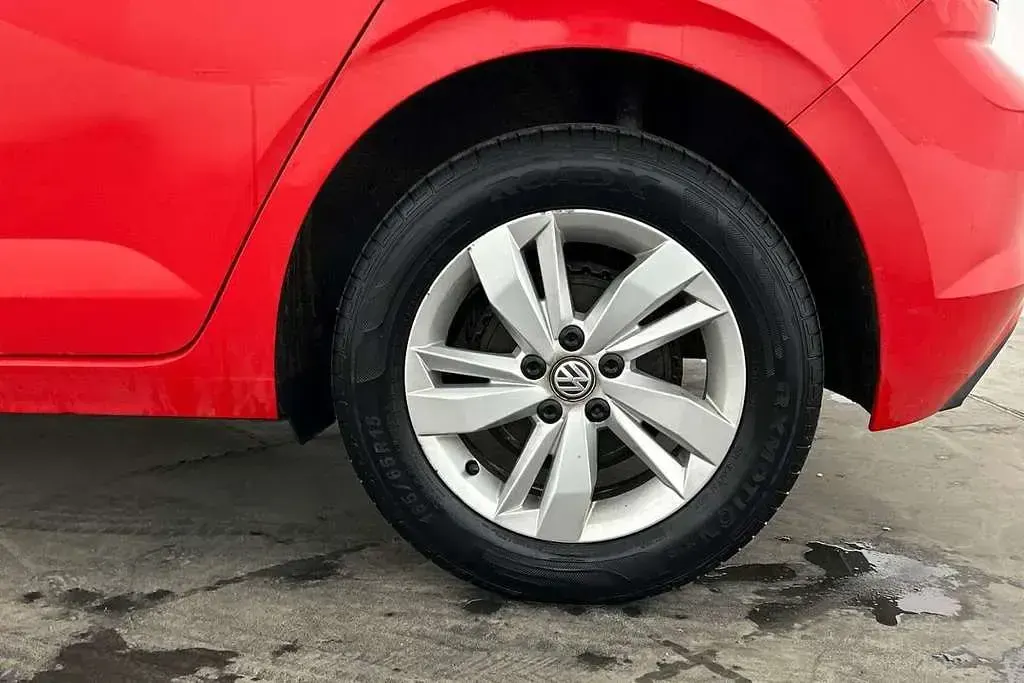Used VW Polo SE 95 HP (69 kW) 2018 Red Hatchback