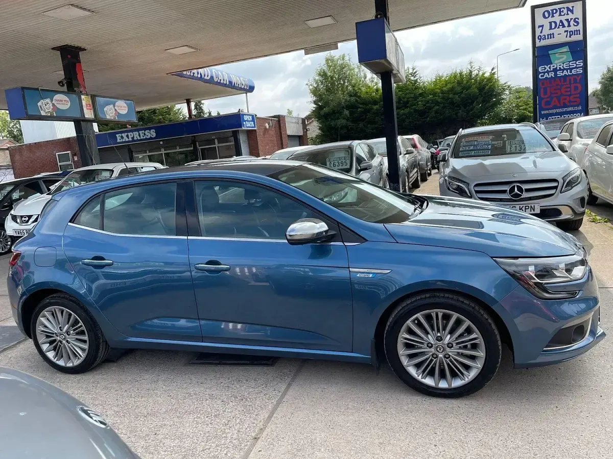 Used Renault Mégane IV Dynamique 128 HP (94 kW) 2017 Blue Hatchback