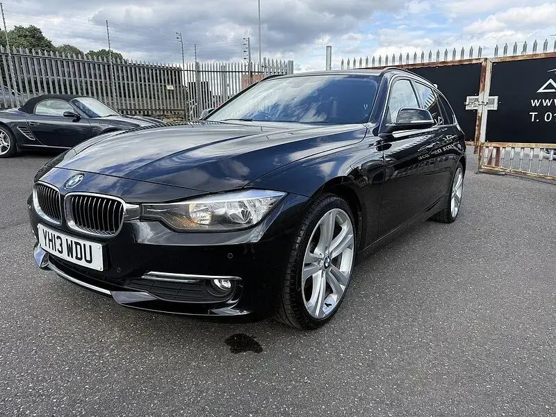 Used BMW 320 Luxury Line 181 HP (133 kW) 2013 Black sapphire metallic paint Estate