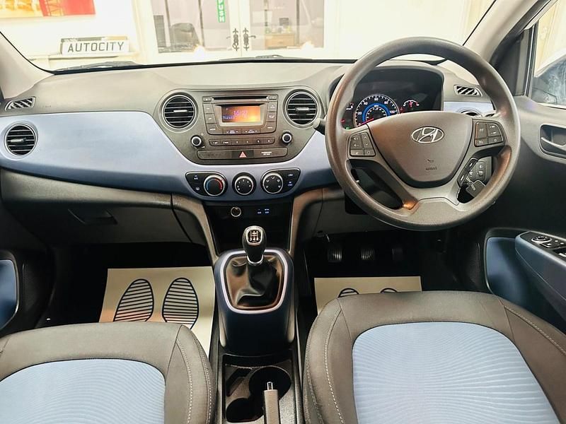 Used Hyundai i10 SE 2015 White Hatchback