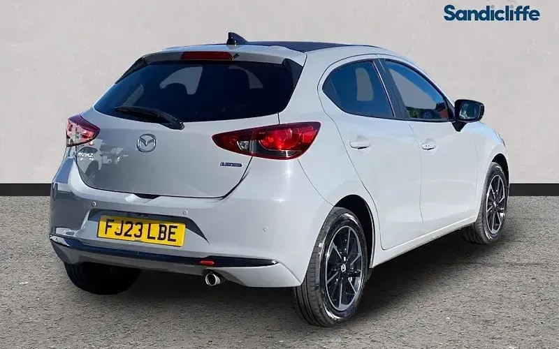 Usado Mazda 2 Homura-Aka 90 HP (66 kW) 2024 Citadino