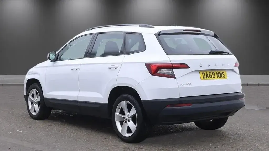 Used Skoda Karoq SE 150 HP (110 kW) 2020 White SUV