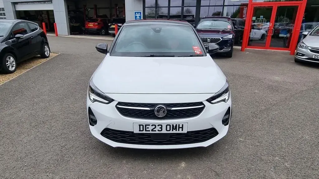 Used Vauxhall Corsa 100 HP (73 kW) 2023 White Hatchback