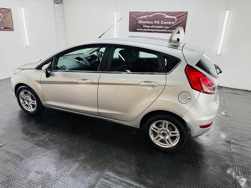 Used Ford Fiesta Zetec 75 HP (55 kW) 2013 Silver Hatchback