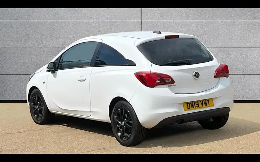Used Vauxhall Corsa Sport 89 HP (65 kW) 2019 White Hatchback