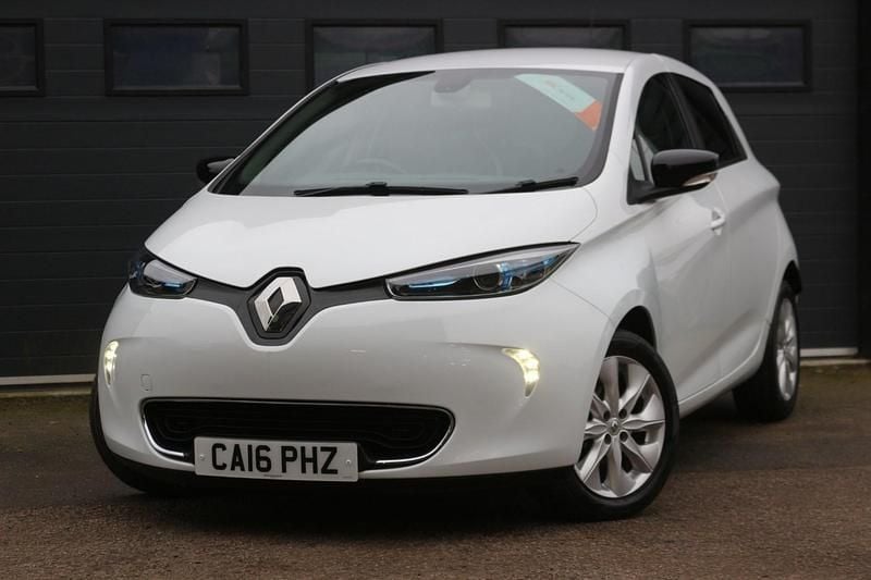 Used Renault Zoe Dynamique 64 kW (88 HP) 2016 White Hatchback