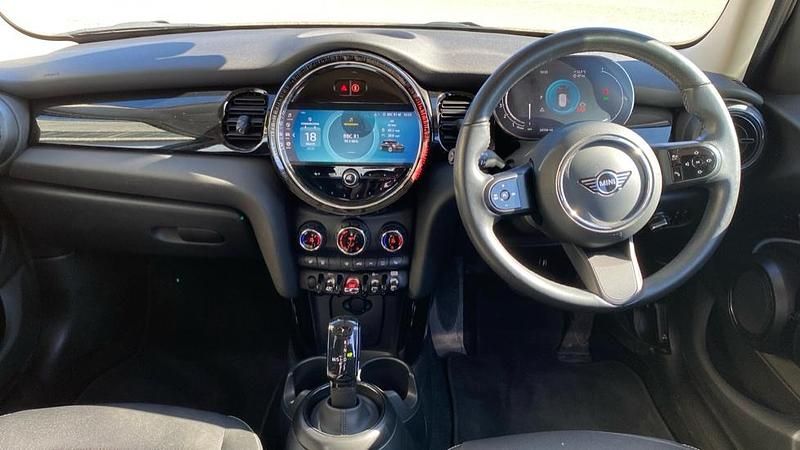 Used Mini Cooper Classic 134 HP (98 kW) 2023 Silver Hatchback
