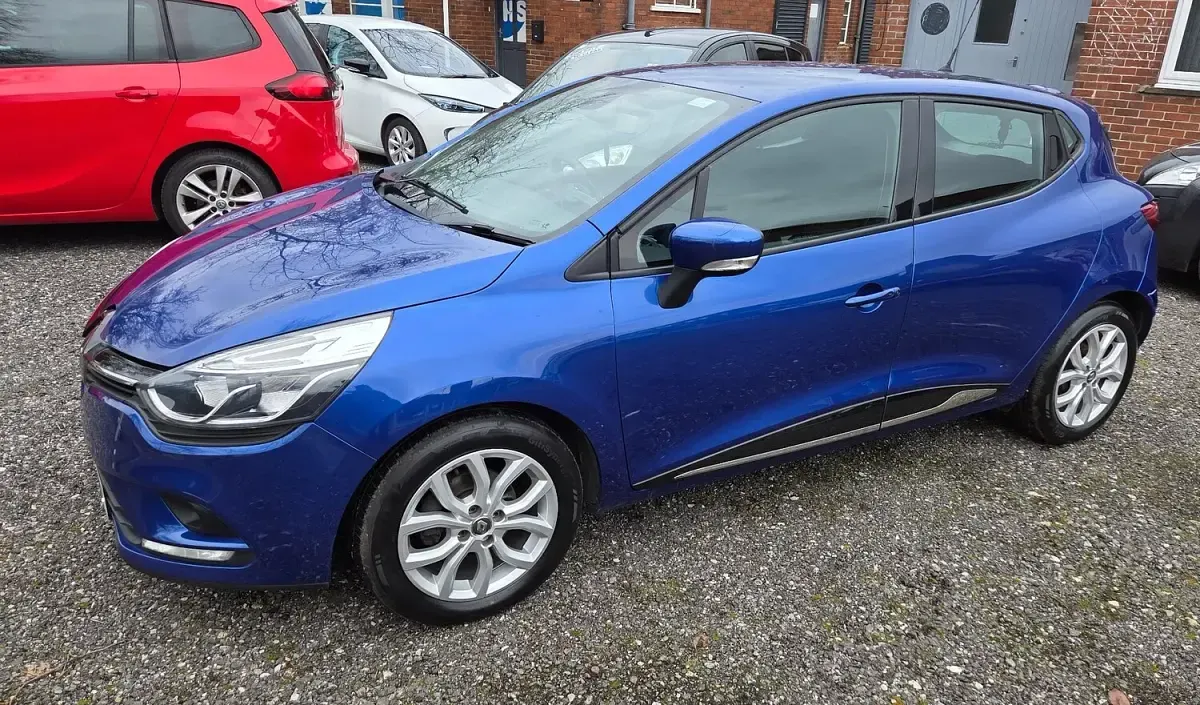 Used Renault Clio IV Dynamique 90 HP (66 kW) 2017 Blue Hatchback