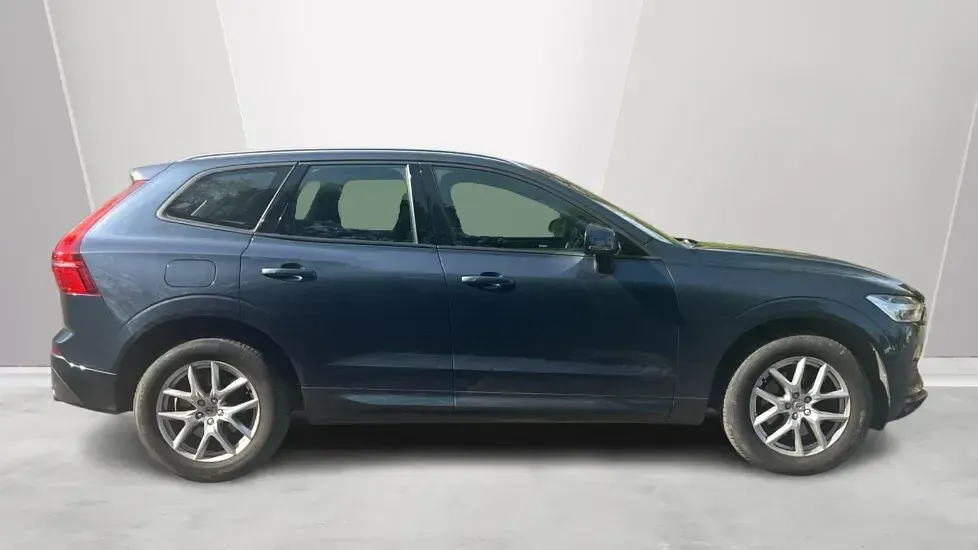 Used Volvo XC60 Momentum 247 HP (181 kW) 2020 Blue SUV