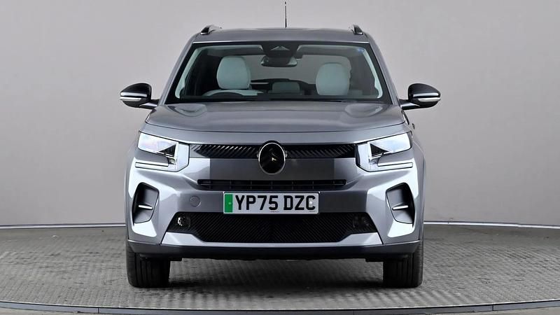 Begagnad Citroën e-C3 83 kW (113 HK) 2025 Grå Halvkombi