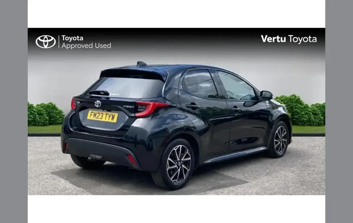 Used Toyota Yaris Design 113 HP (83 kW) 2023 Black Hatchback