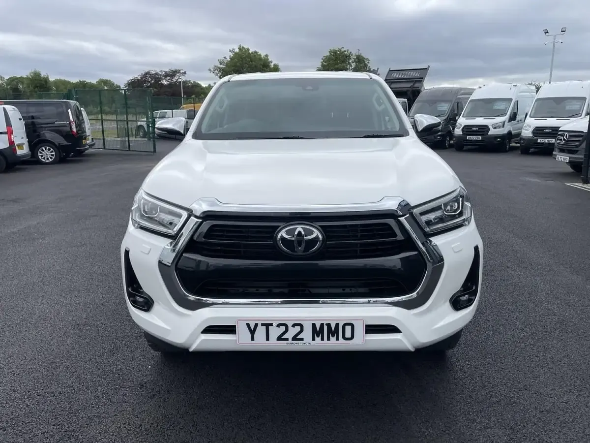 Used Toyota HiLux 200 HP (147 kW) 2022 White Pickup