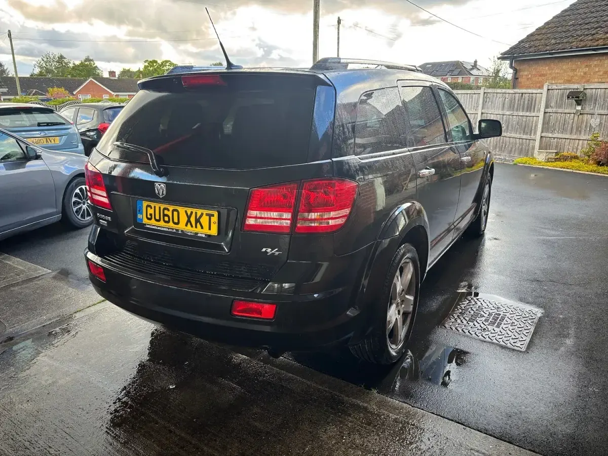 Used Dodge Journey 140 HP (102 kW) 2010 Black SUV