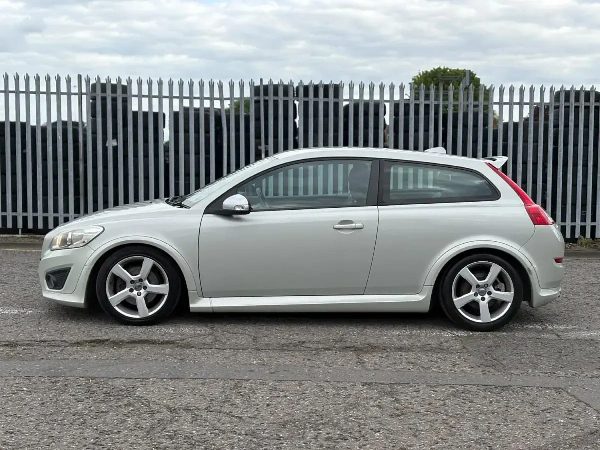 Used Volvo C30 R-Design 150 HP (110 kW) 2011 White Hatchback