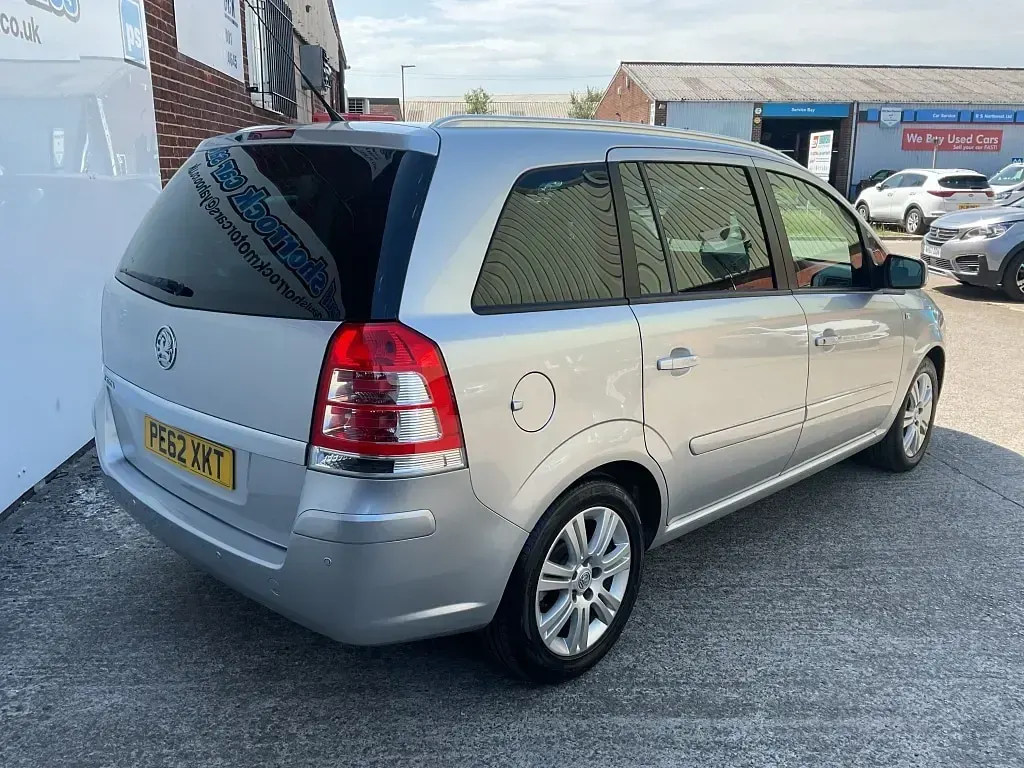 Used Vauxhall Zafira Excite 115 HP (84 kW) 2012 Silver MPV