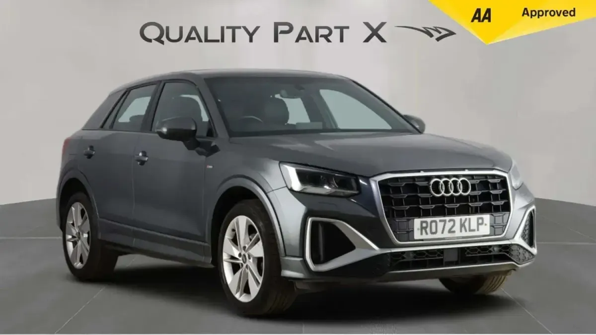 Begagnad Audi Q2 S-Line 2022 Grå SUV