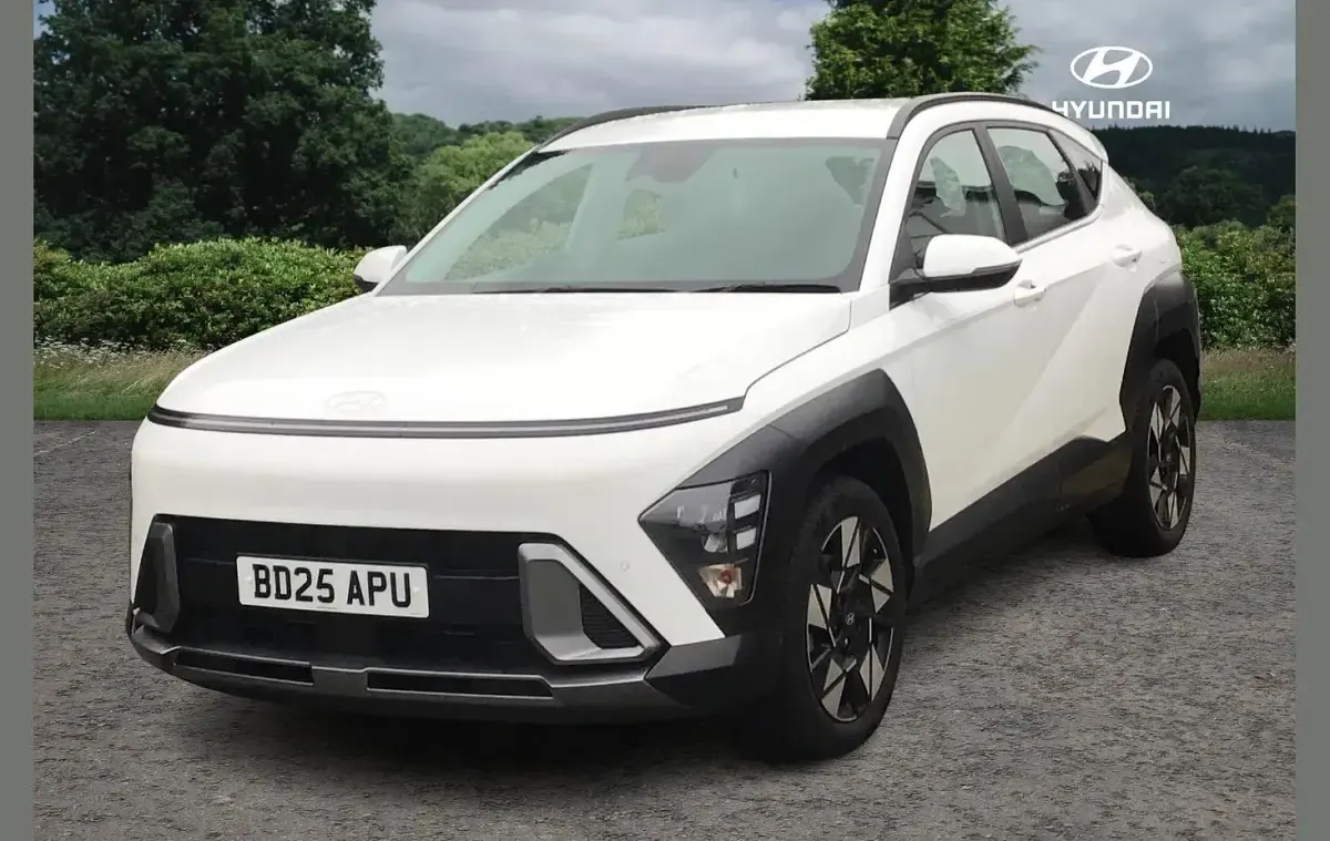 Used Hyundai Kona Advanced 127 HP (93 kW) 2025 White SUV